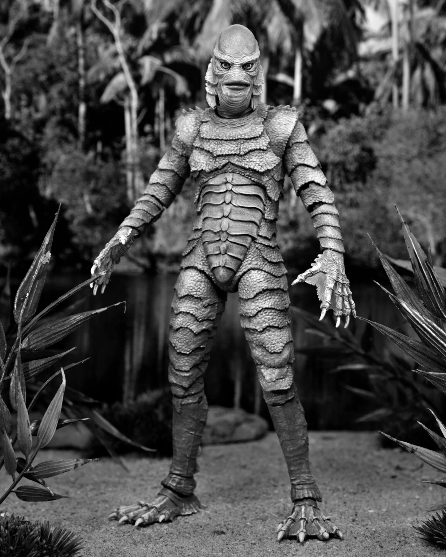 NECA *PRE-ORDER Universal Monsters Ultimate 7 Inch Scale Action Figure - Creature From The Black Lagoon (Black And White) - Image 7