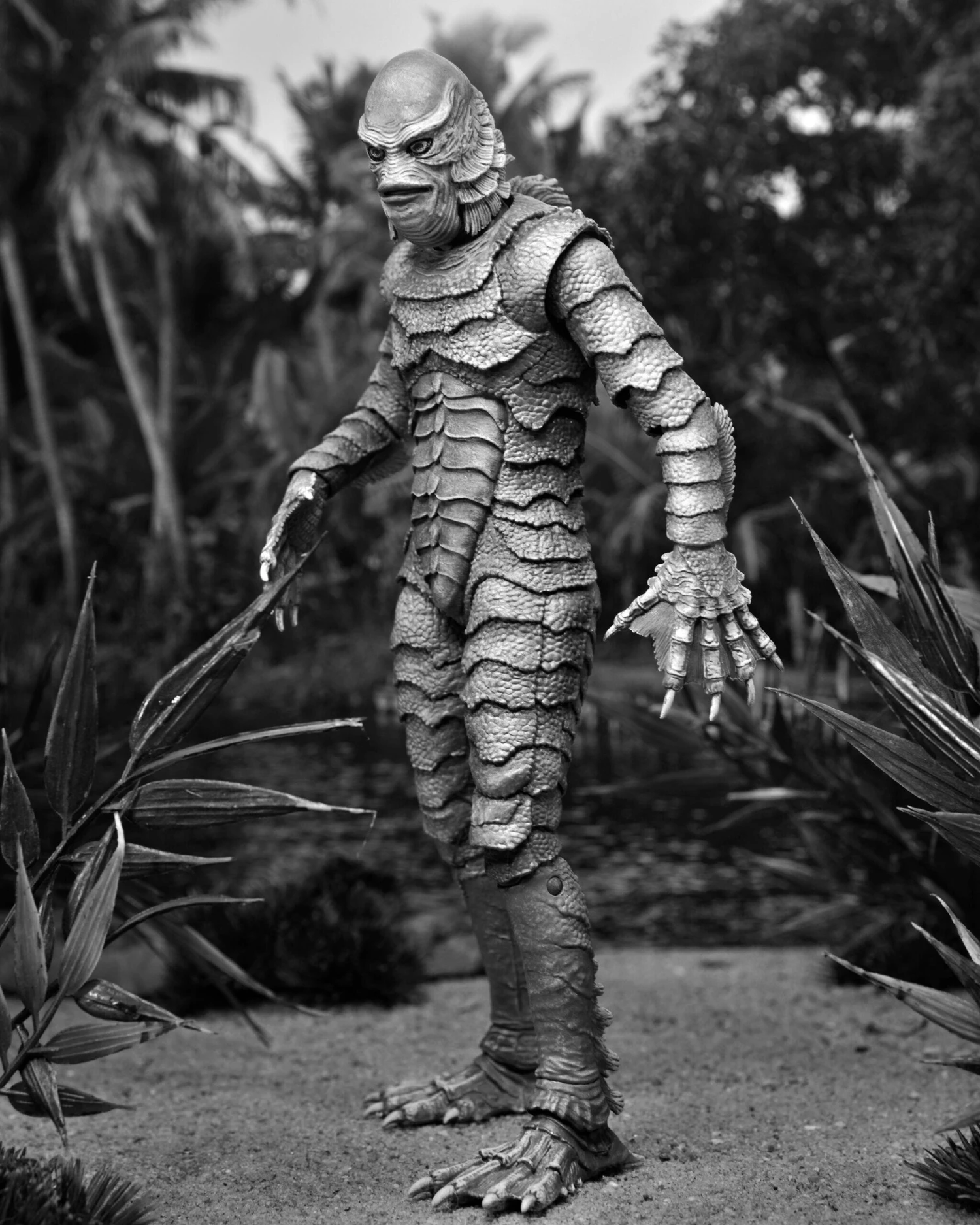 NECA *PRE-ORDER Universal Monsters Ultimate 7 Inch Scale Action Figure - Creature From The Black Lagoon (Black And White) - Image 6