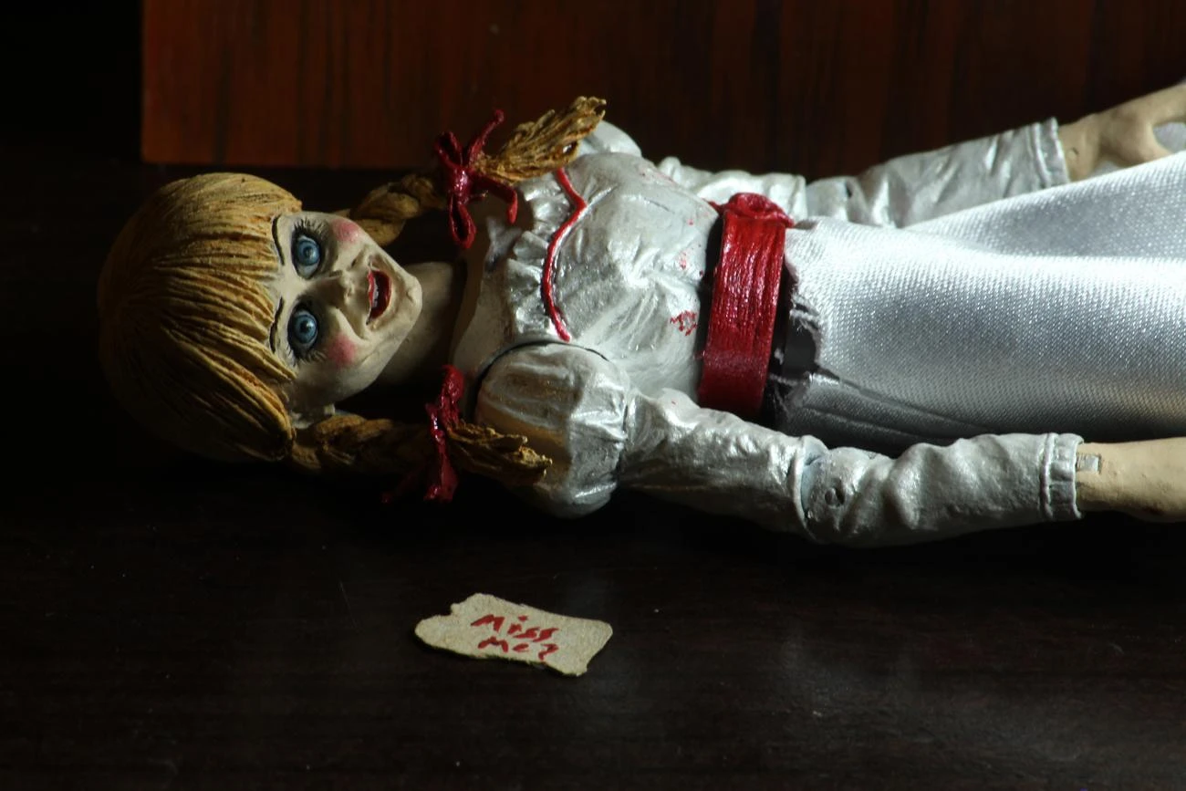 NECA The Conjuring Universe Ultimate 7" Scale Action Figure β Annabelle - Image 4