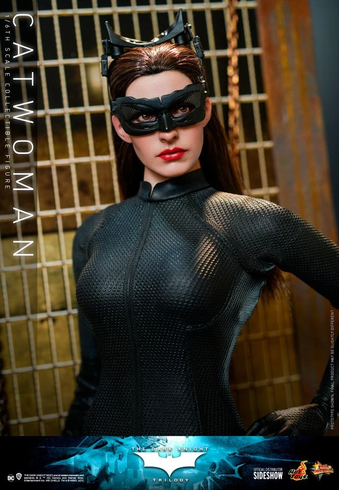 *PRE-ORDER Catwoman - Batman: The Dark Knight Hot Toys Collectibles 1/6 Scale Action Figure - Image 3