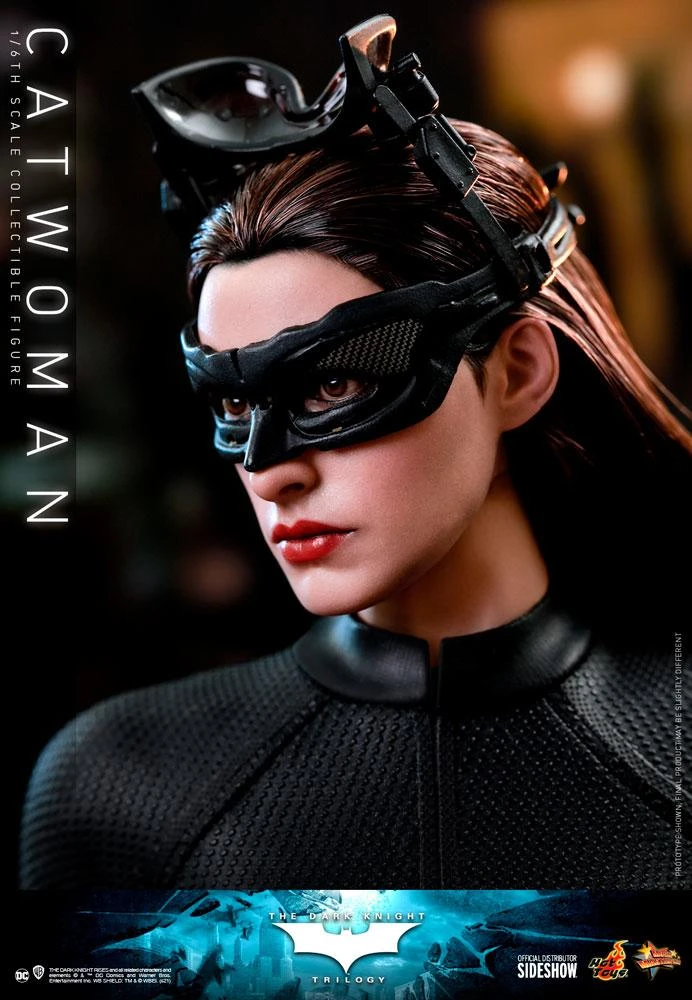 *PRE-ORDER Catwoman - Batman: The Dark Knight Hot Toys Collectibles 1/6 Scale Action Figure - Image 4