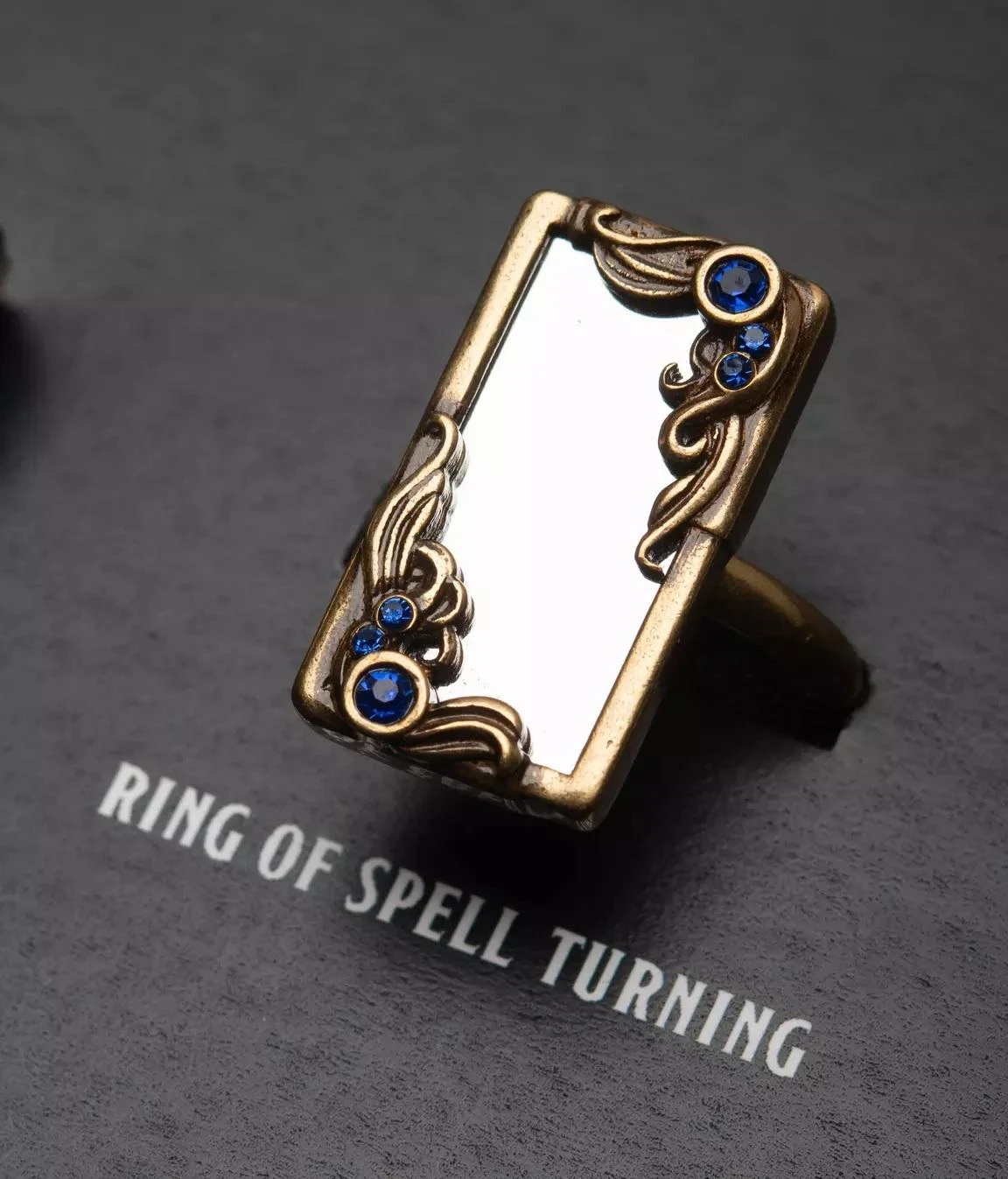 Dungeons & Dragons *Star Action Figures UK Exclusive* - Collector Game Ring Set - Image 2