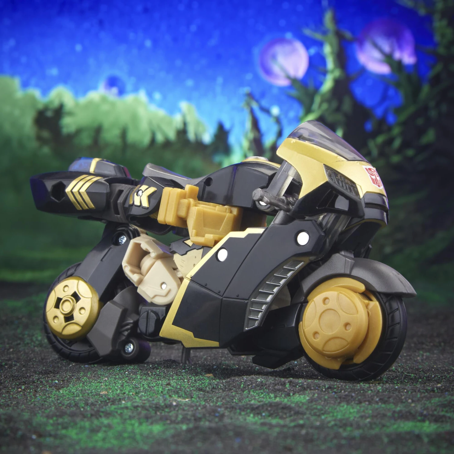 Hasbro Transformers Generations Legacy Deluxe Class Action Figure - Prowl - Image 8